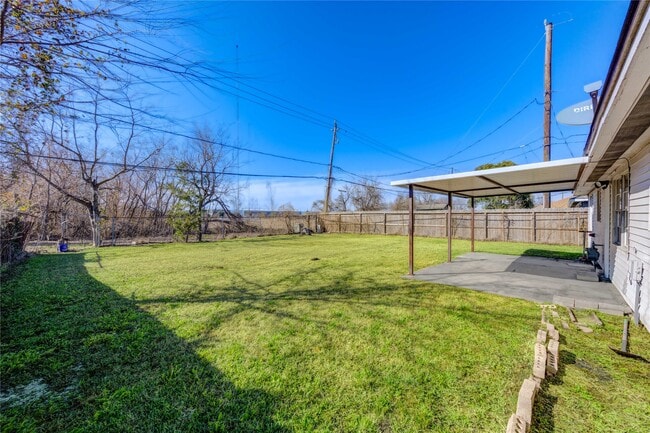 Building Photo - 5327 Crestmont St