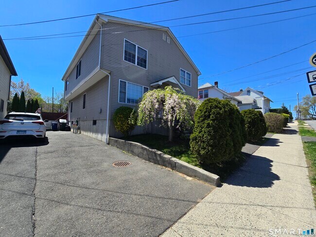 Building Photo - 148 Granfield Ave