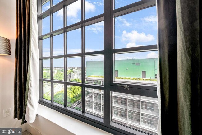 Building Photo - 45 Sutton Square SW