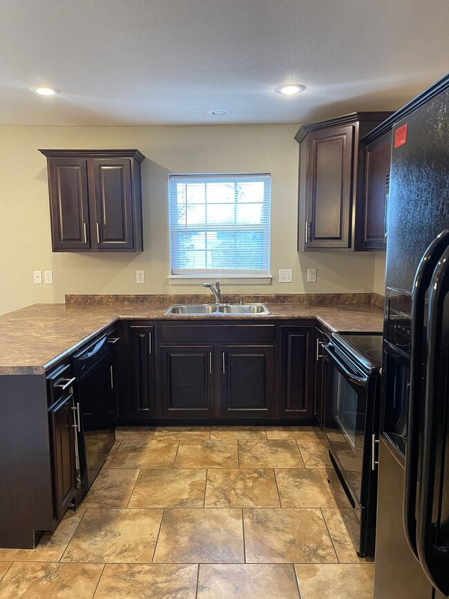 Building Photo - AVAILABLE!!!