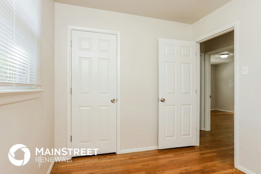 Building Photo - 1455 Broadlawns Ln