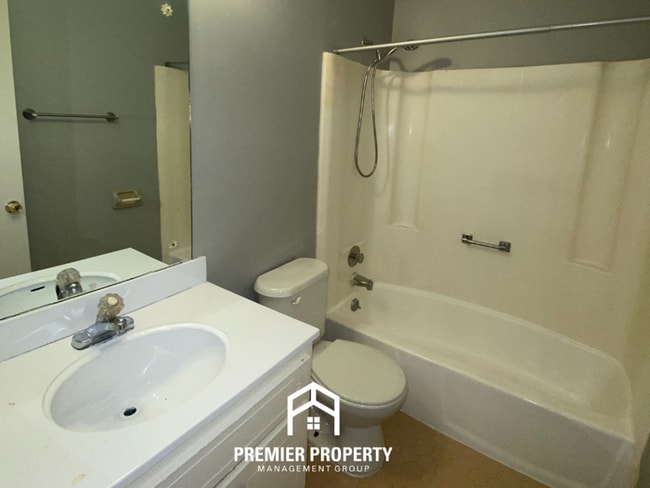 Building Photo - 4453 Kerwin Dr