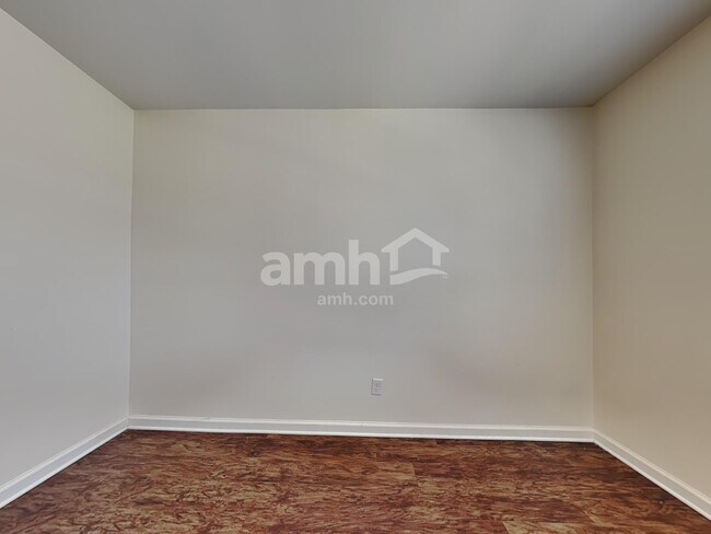 Building Photo - 330 Crabapple Cir