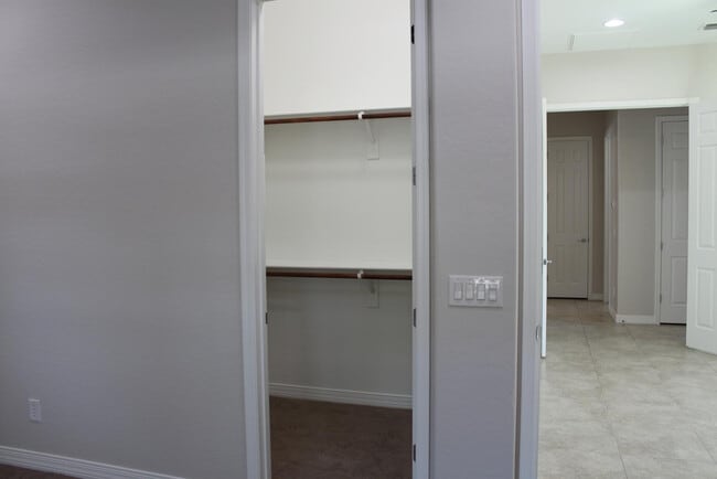 Building Photo - 3458 E Loma Vista St