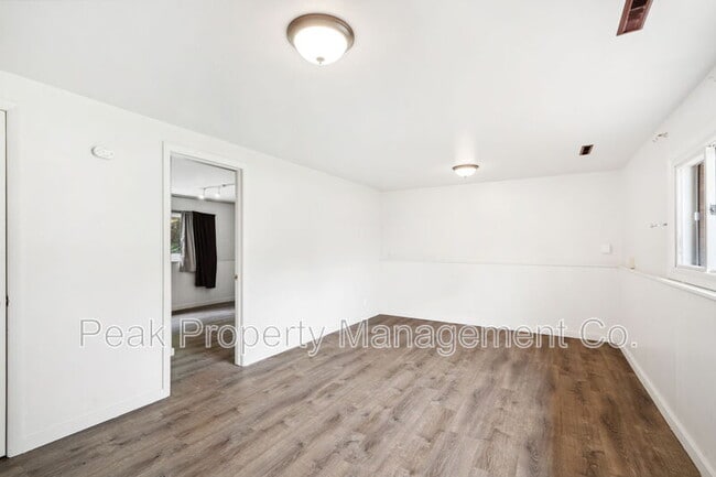 Building Photo - 1512 Brentwood Dr