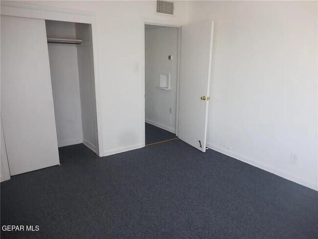 Building Photo - 814 W Yandell Dr
