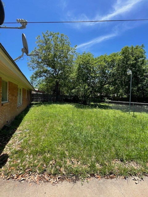 Building Photo - 2216 N 51st St
