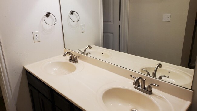 Building Photo - 3621 Scarlet Ln