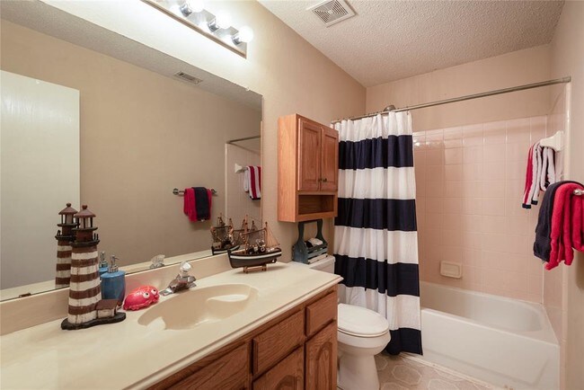 Building Photo - 5517 Vineyard Ln