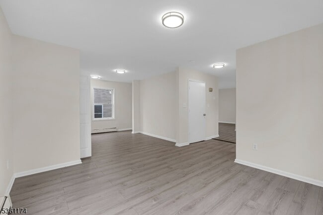 Building Photo - 477 Lewis St