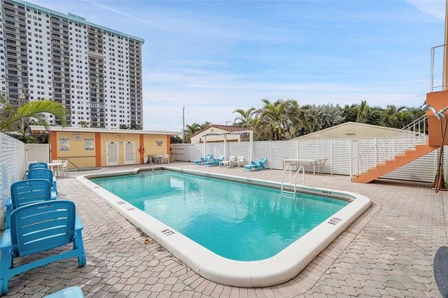 Building Photo - 801 S Ocean Dr