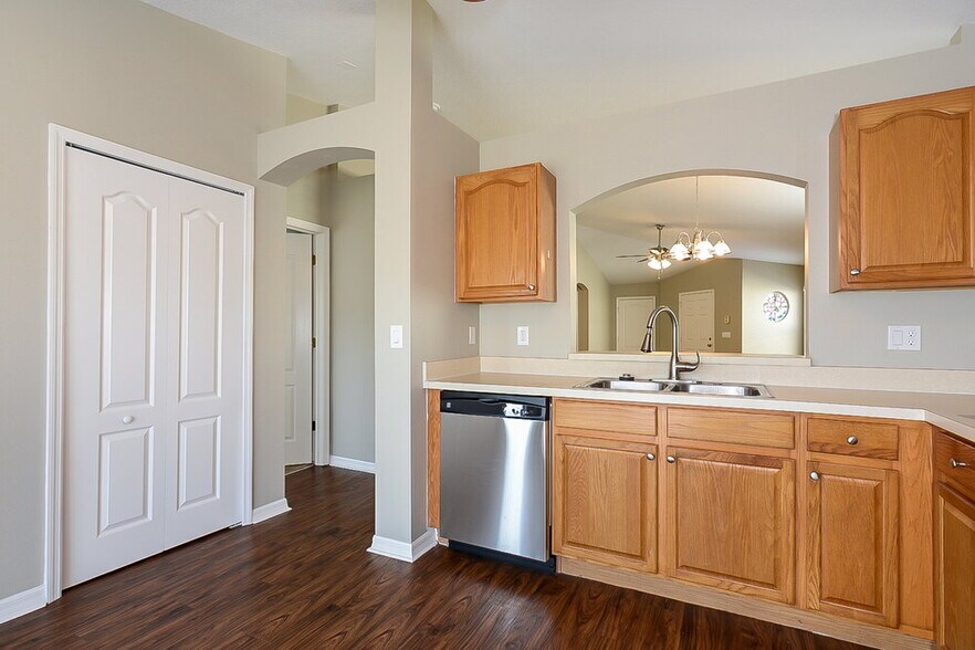 Building Photo - 1533 Marsh Wood Dr