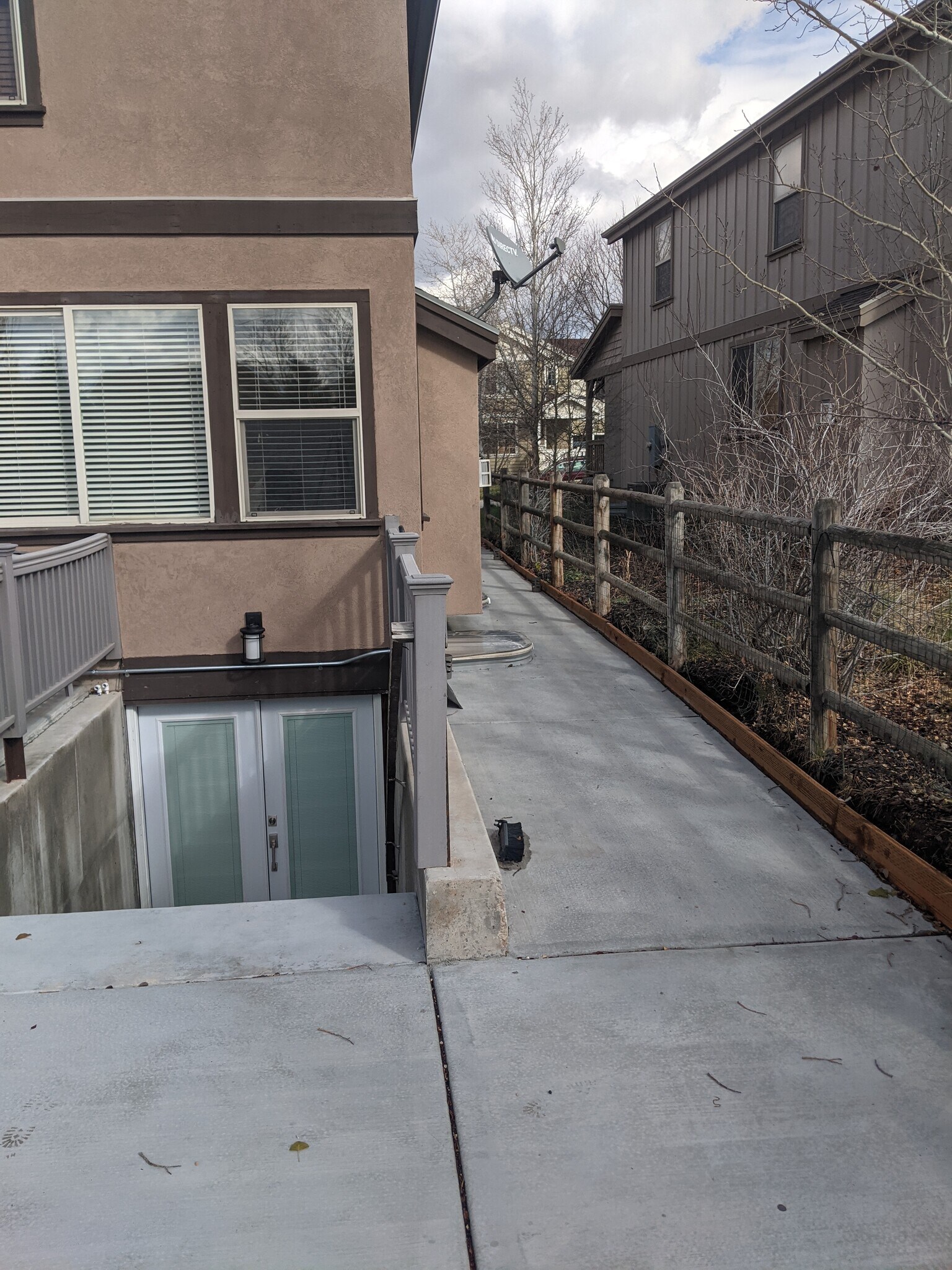 View of apartment entrance - 956 Mountain Willow Ln