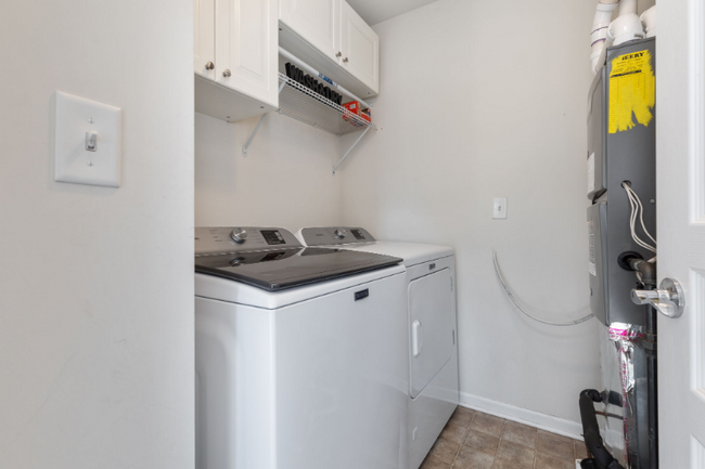 Building Photo - 341 Devoe Dr