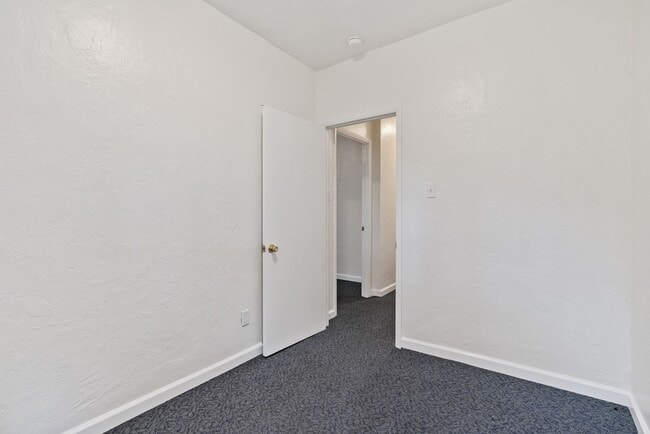Building Photo - CHARMING & FULLY UPDATED 2 BED/1 BATH HOME IN HEART OF BEECHVIEW