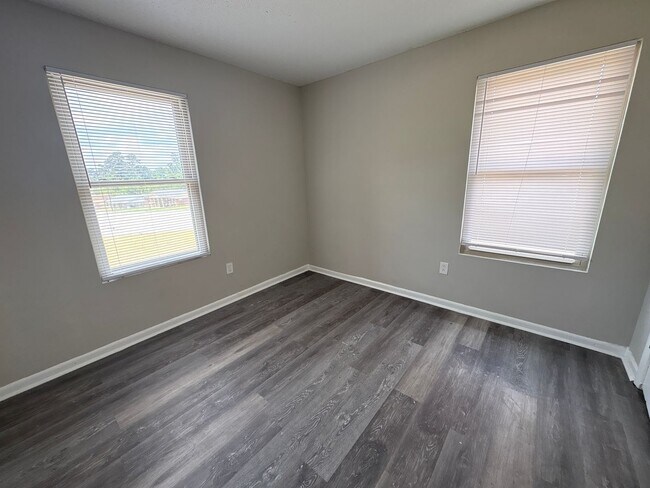 Building Photo - 2941 Rollingwood Dr