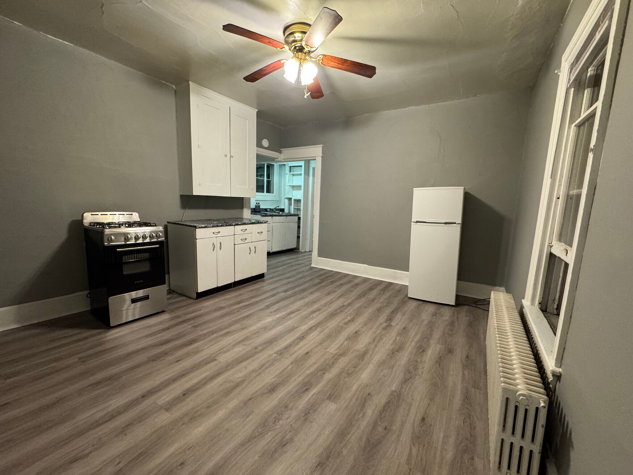 Building Photo - 195 D St