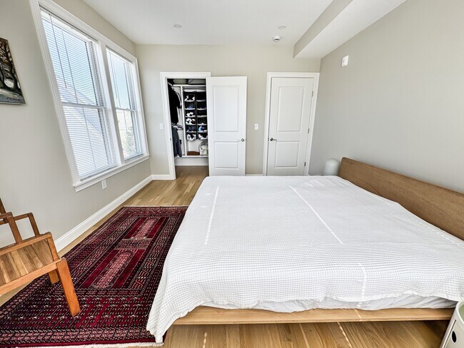 Building Photo - 40 Waverly St