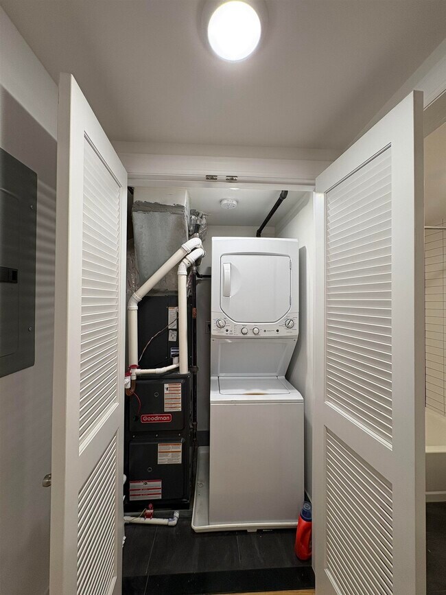 Building Photo - 223 Hancock Ave