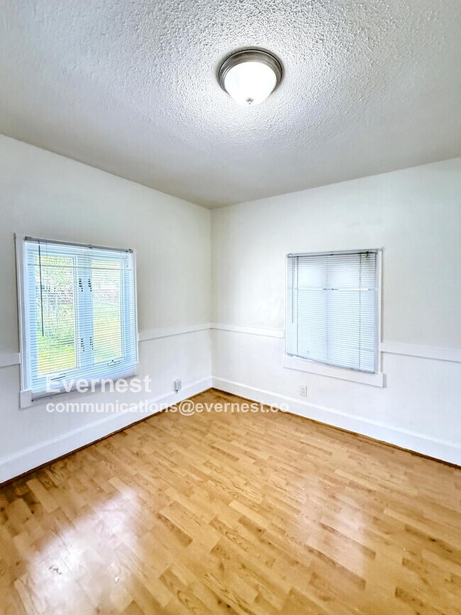 Building Photo - 1124 Vinal St