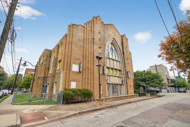 Building Photo - 706 Ruthven St