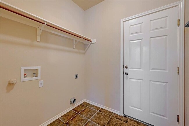 Building Photo - 932 Rusk Rd