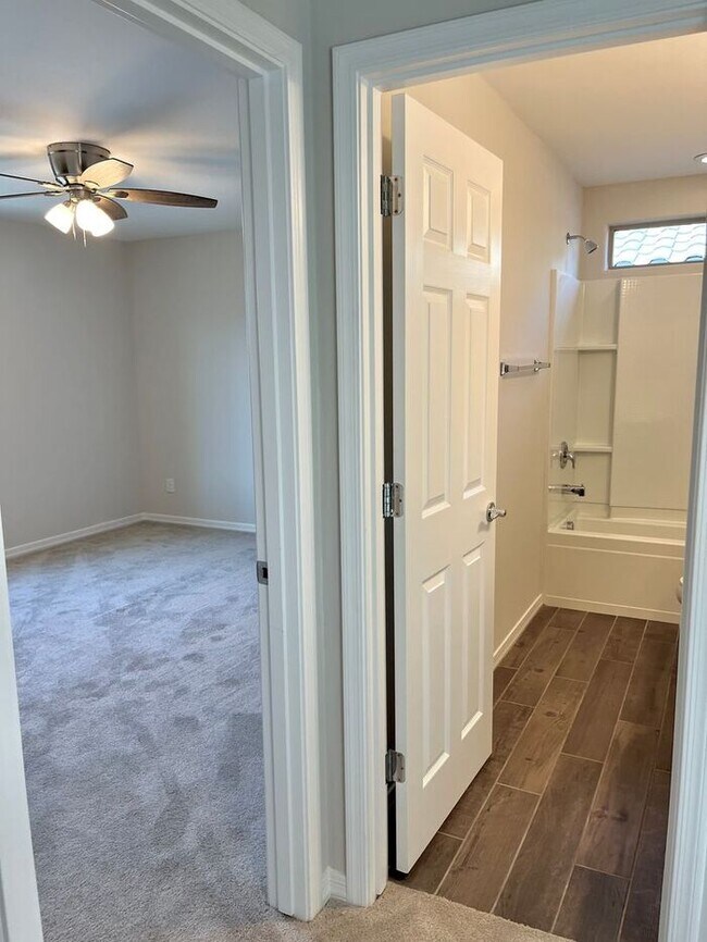 Building Photo - MOVE IN SPECIALS!! 2 Master Suites Open Ceiling Modern Home for RENT!