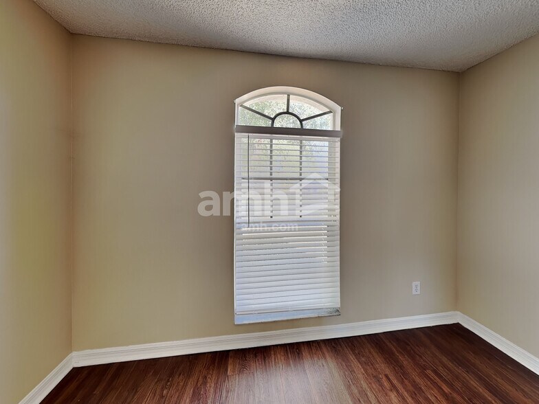 Building Photo - 632 Delmonico St NE