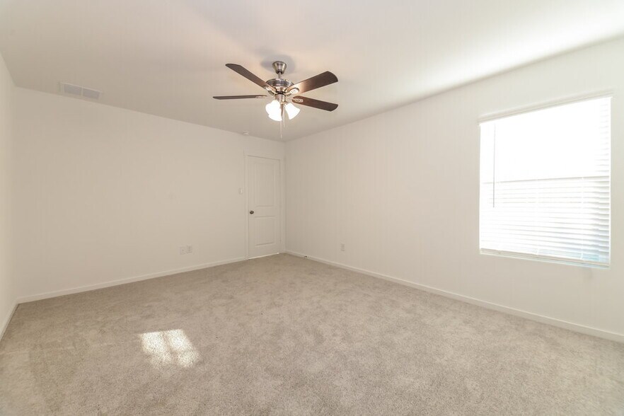 Building Photo - 140 Glenwood Dr