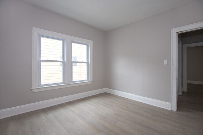 Building Photo - 2119 Lewis Dr