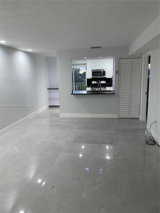 Building Photo - 199 SW 12th Ave