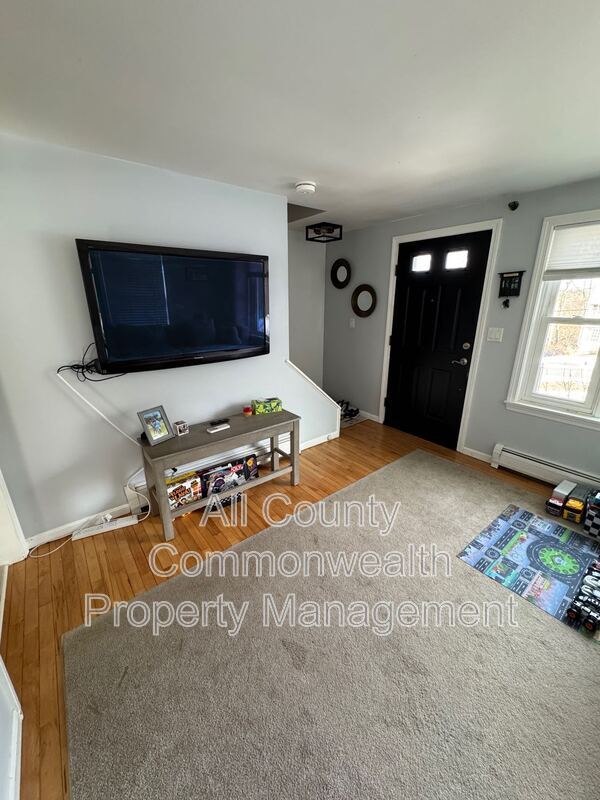 Building Photo - 26 Tiverton Ave