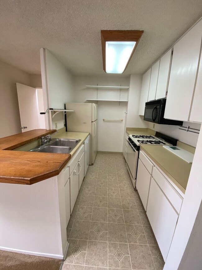 Building Photo - Condo for rent at Mission Village!