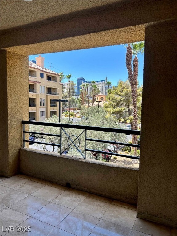 Building Photo - 270 E Flamingo Rd