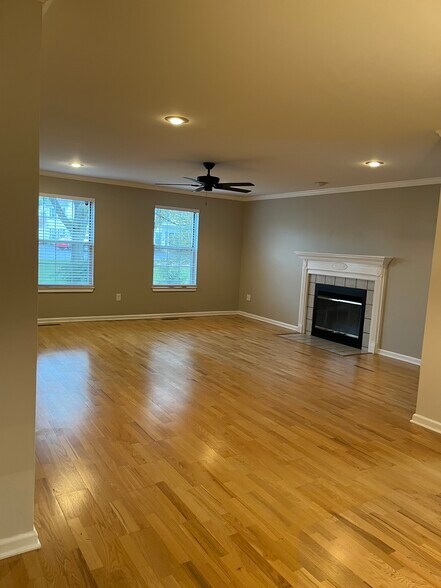 Building Photo - 1607 Briarwood Ln