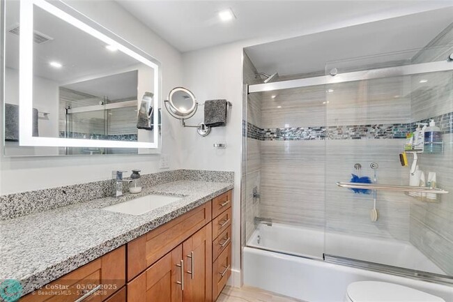 Building Photo - 2715 N Ocean Blvd