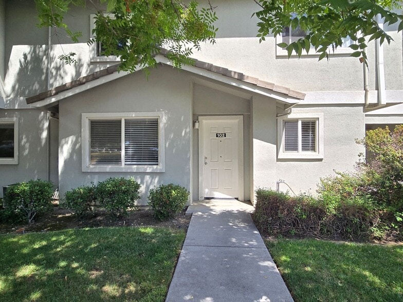Building Photo - 3845 Blackford Ave
