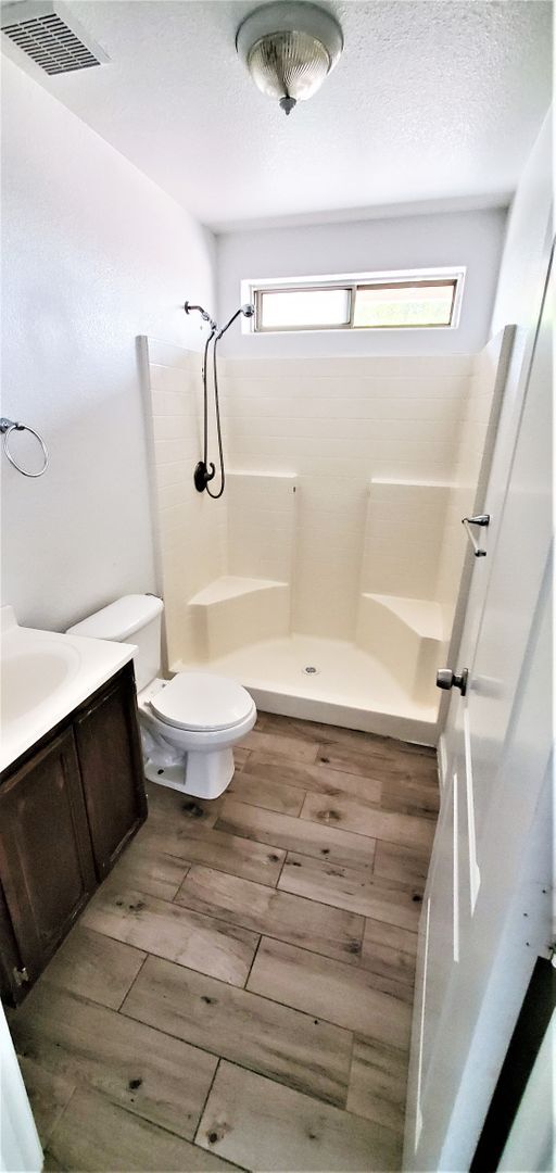 Building Photo - 701 E. 4th St.