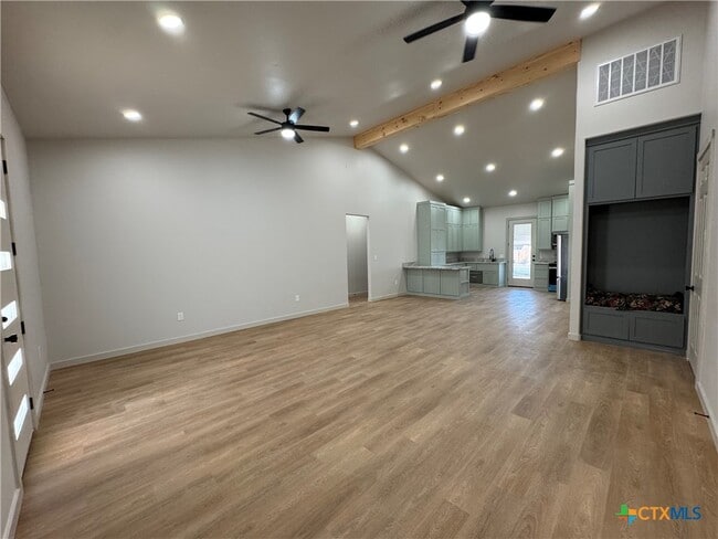 Building Photo - 318 Warehouse Rd