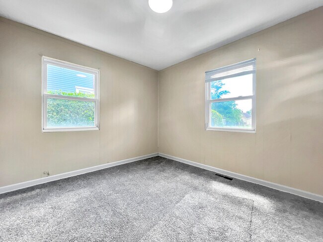 Building Photo - Charming 4 beds 1 bath in Akron!