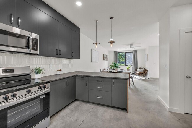 Building Photo - 559 S Lyerly St