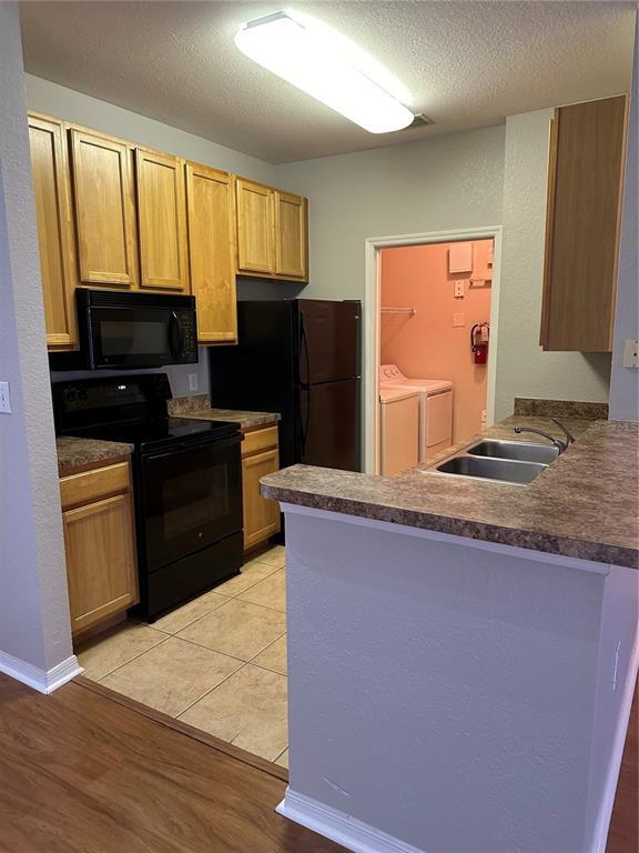 Building Photo - 10201 Courtney Palms Blvd