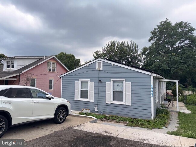 Building Photo - 1223 Chillum Rd