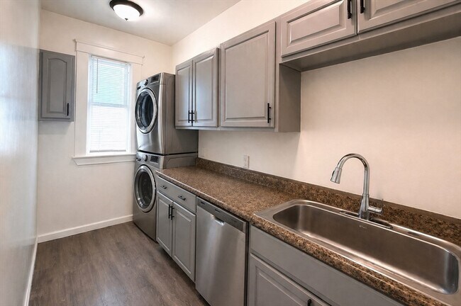 Building Photo - 8 Almont Ave