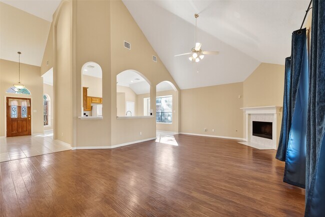 Building Photo - 910 Norfolk Dr