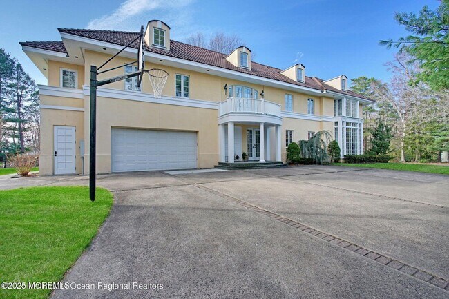 Building Photo - 758 Roseld Ave