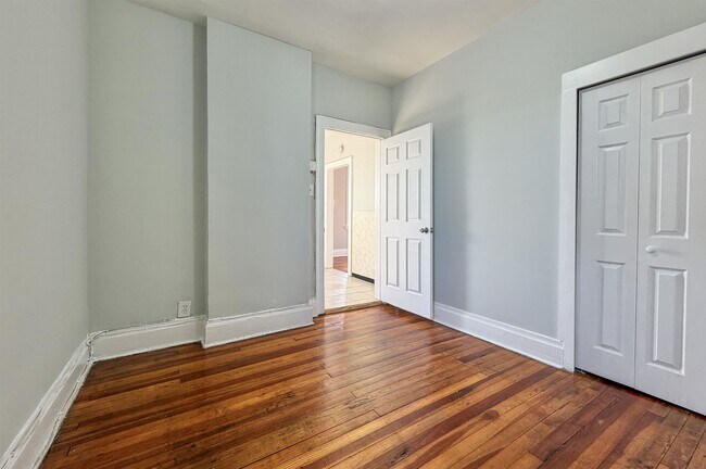 Building Photo - 581 59th St