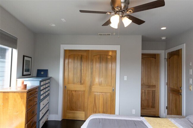 Building Photo - 3000 Speedway