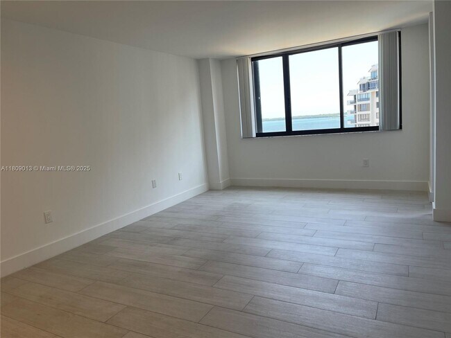 Building Photo - 540 Brickell Key Dr