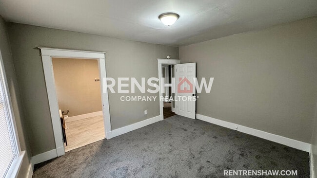 Building Photo - 919 N Willett St